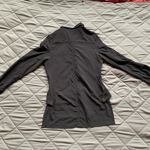 Lululemon urbanite shirt in black - Picture 2 of 8